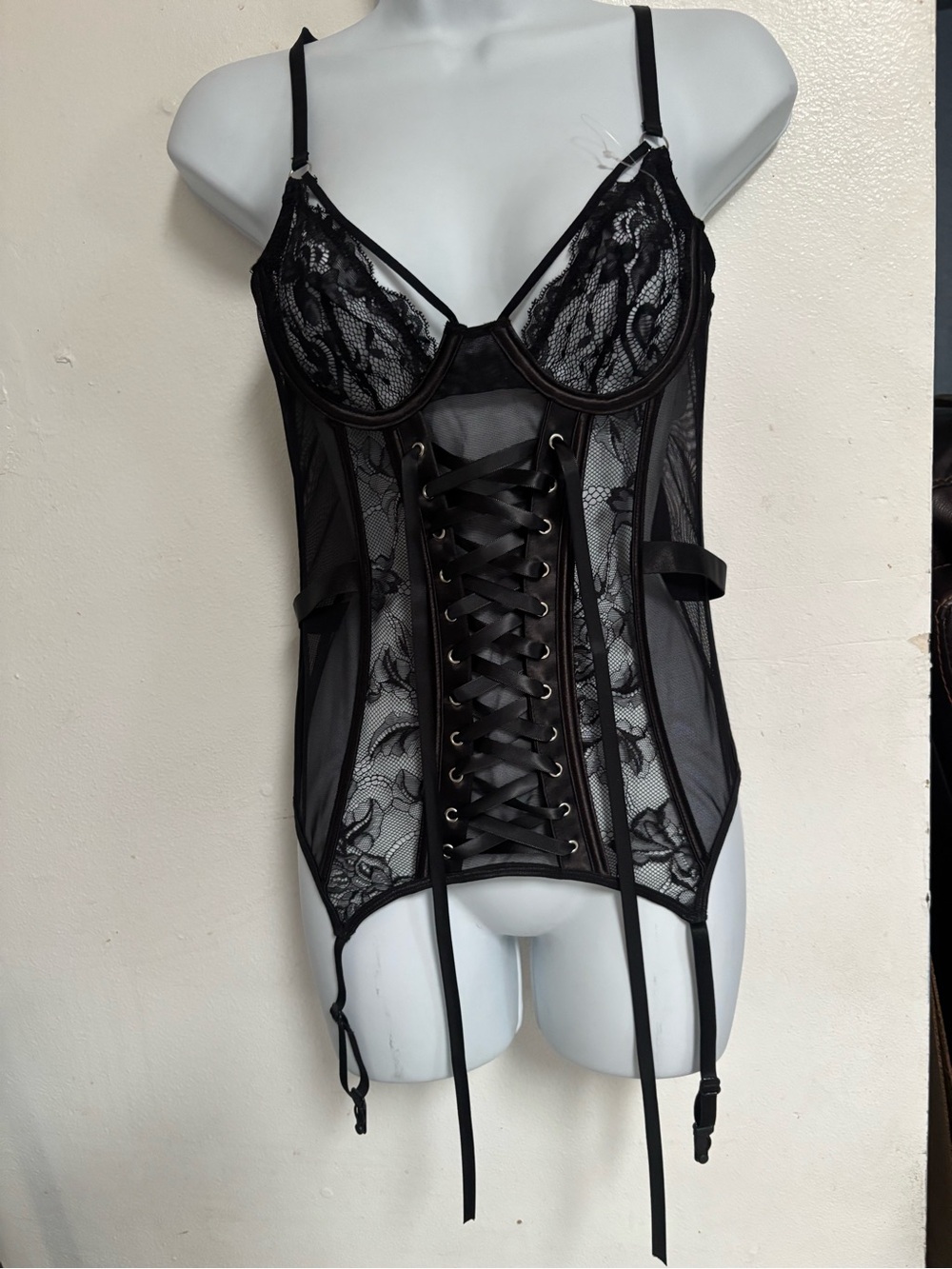 Shirley of Hollywood black ALLURING LACE AND MESH CORSET NEW size medium